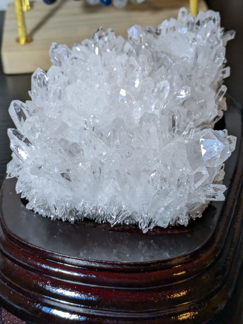 大人気！高品質✨ 貴州省産水晶クラスター 菊花水晶 木製台座付き✨