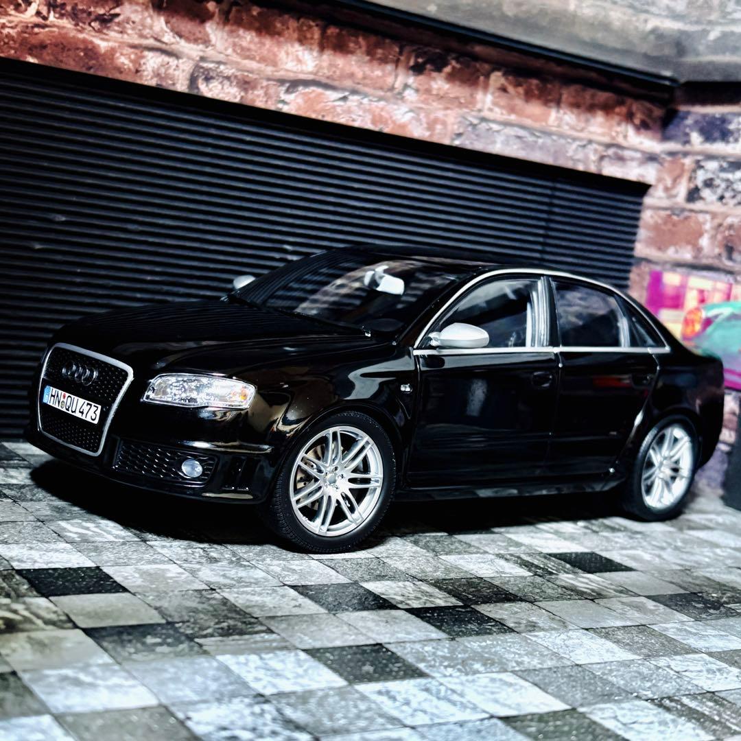 ディーラー特注 1/18 ミニチャンプス アウディ RS4 (B7)