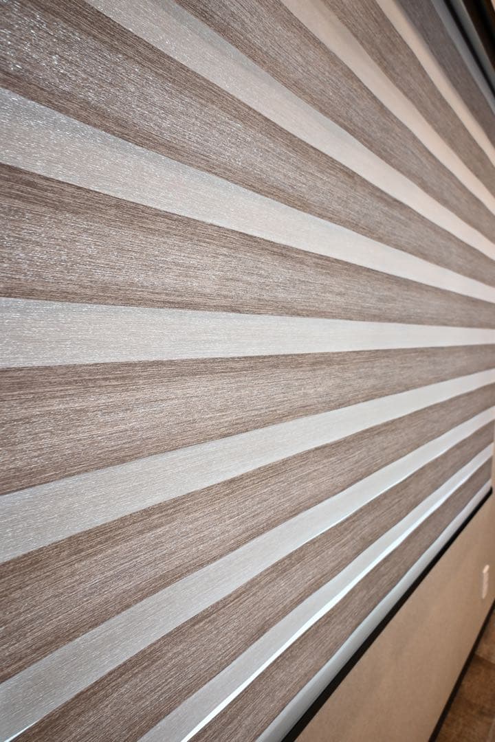 ニチベイ　調光ロールスクリーン　レユール