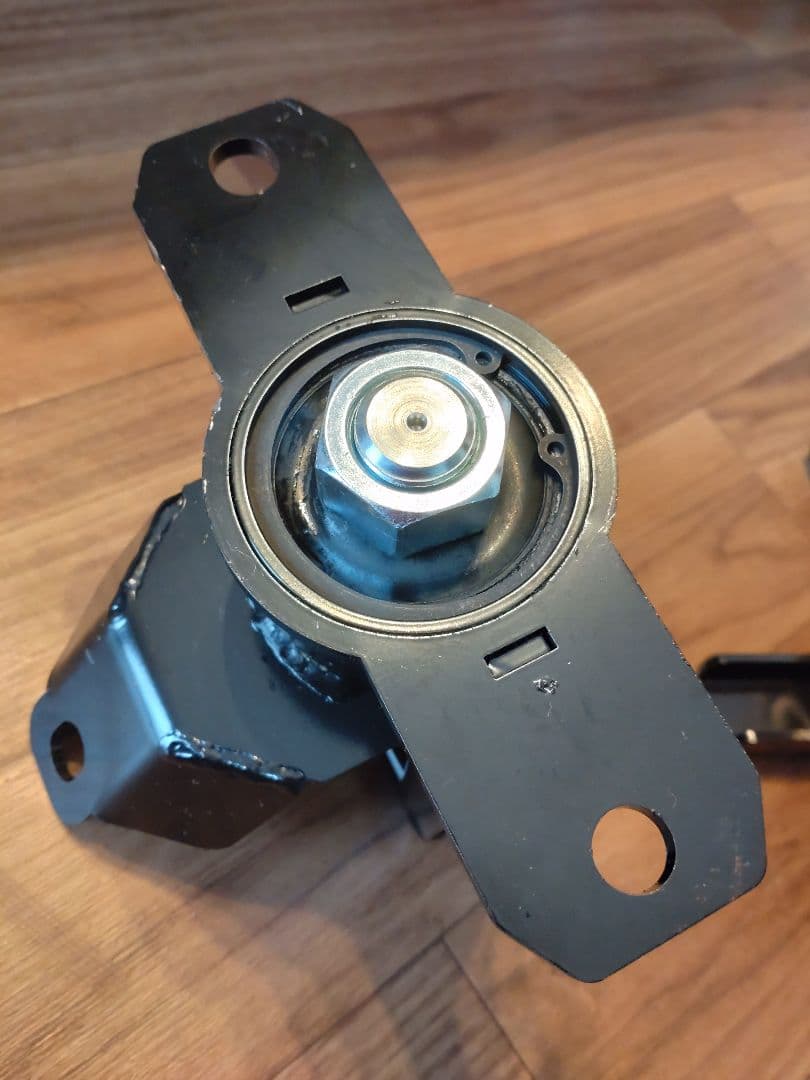 zc33s（6MT） クスコ 強化エンジンマウント