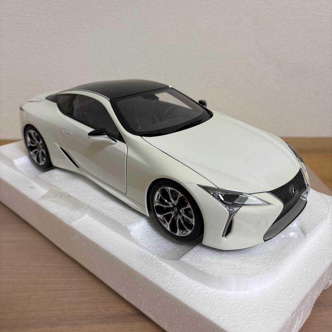 オートアート　LEXUS レクサス　LC500 1/18 ミニカー　ホワイト