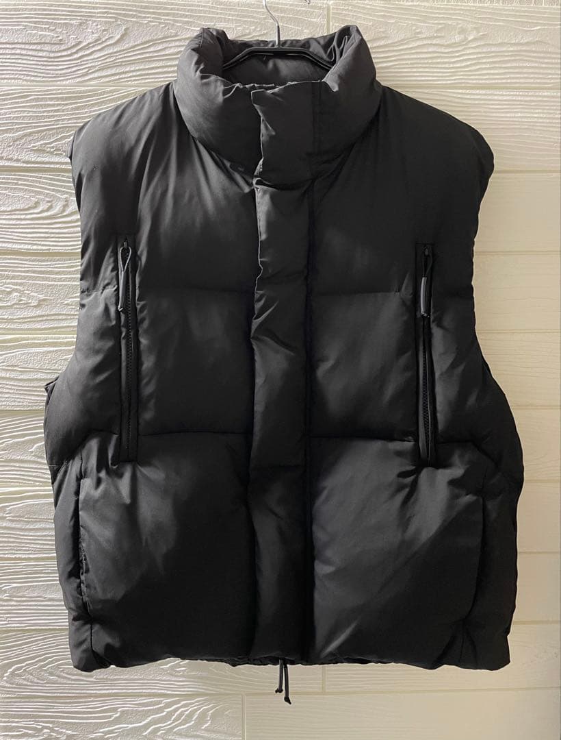 パブリックトウキョウ　THERMOLITEミニマルパデットベスト　ブラック