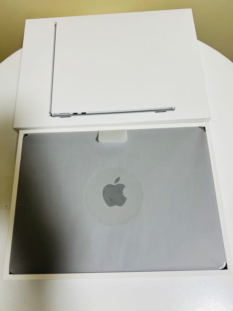 MacBook本体 Macbook Air M2 16GB/512GB