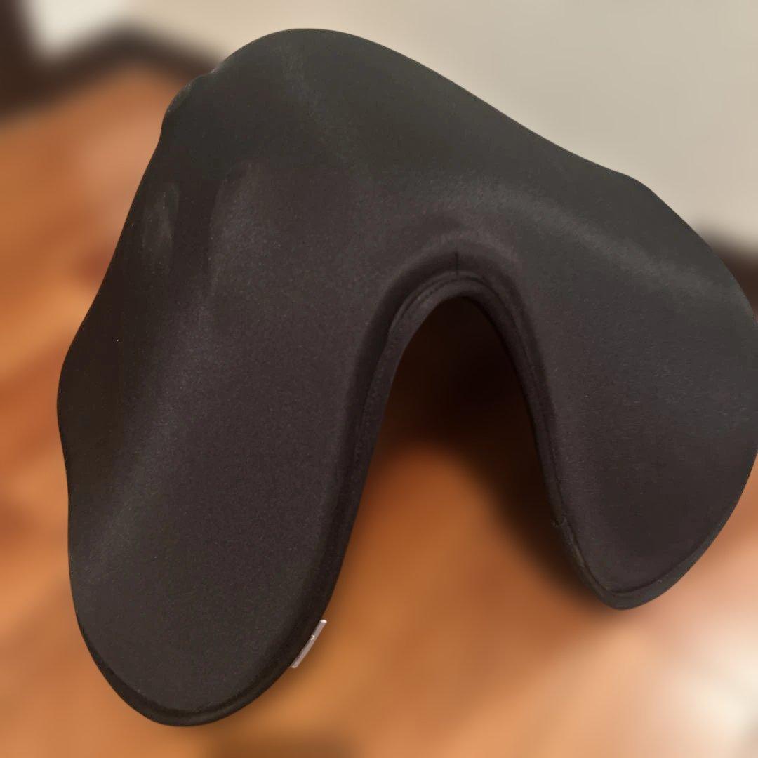 黒色 人間工学 姿勢矯正クッション