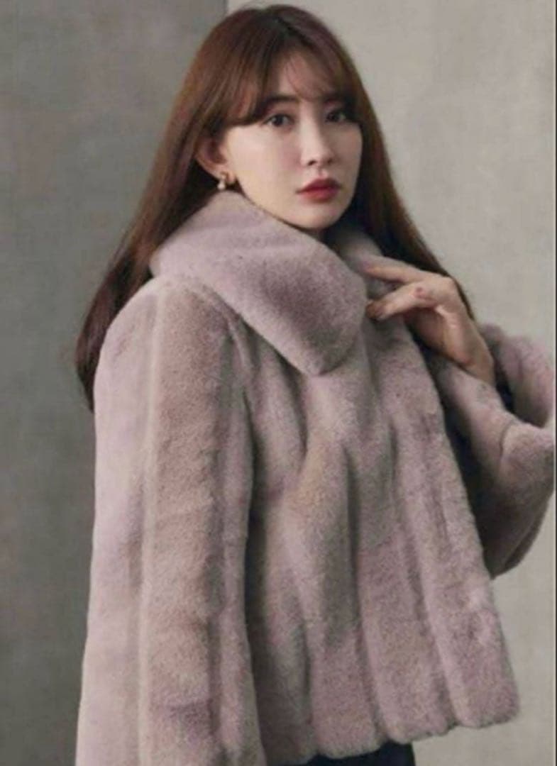 極美品 Herlipto Winter Love Faux Fur Coat