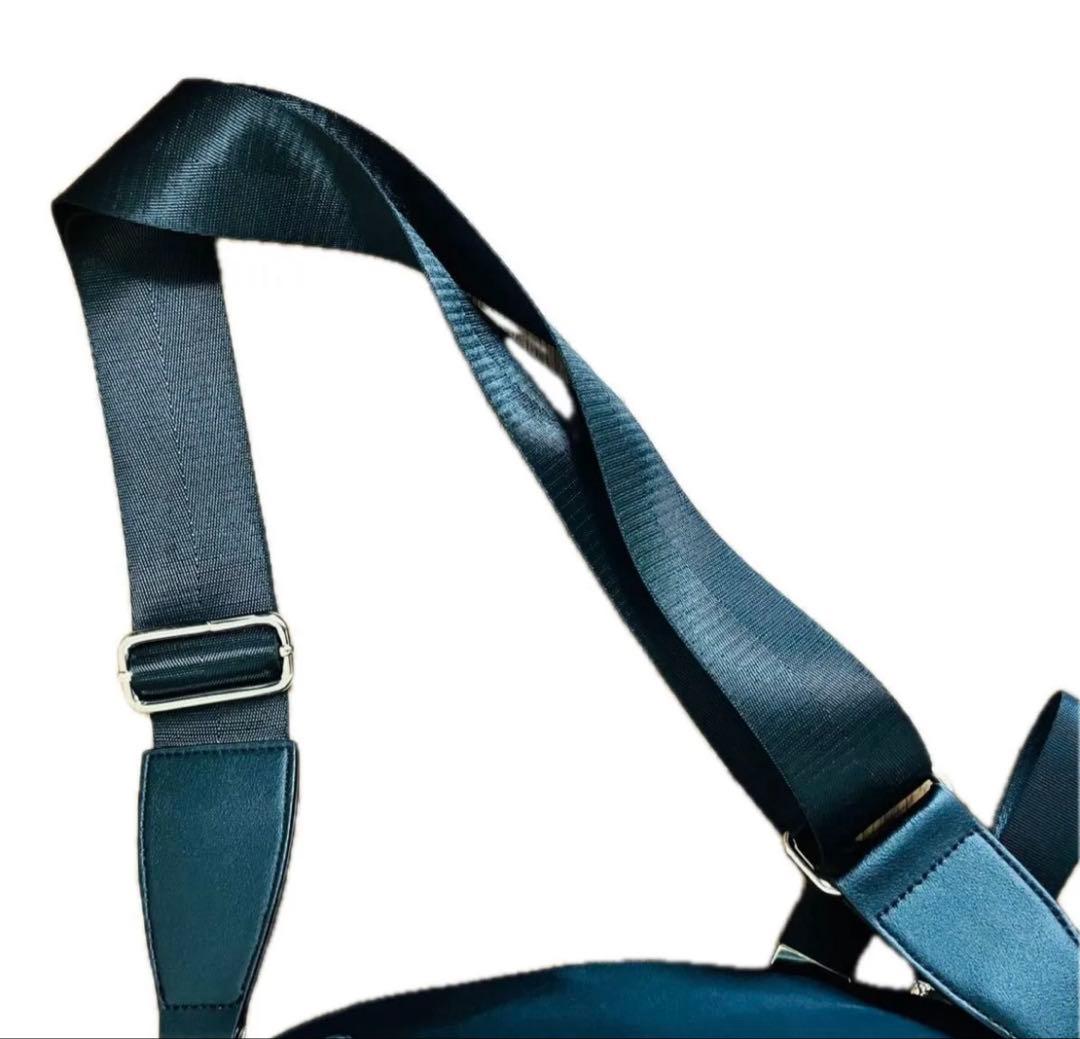 ペシンシャ メタルファスナー ショルダーバッグ ボディバッグ　ナイロン