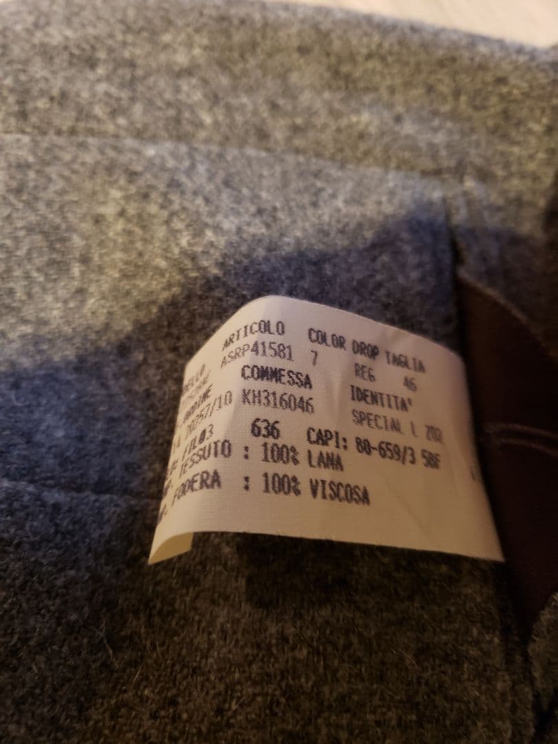 美品ラルディーニ　46　グレージャケットです。