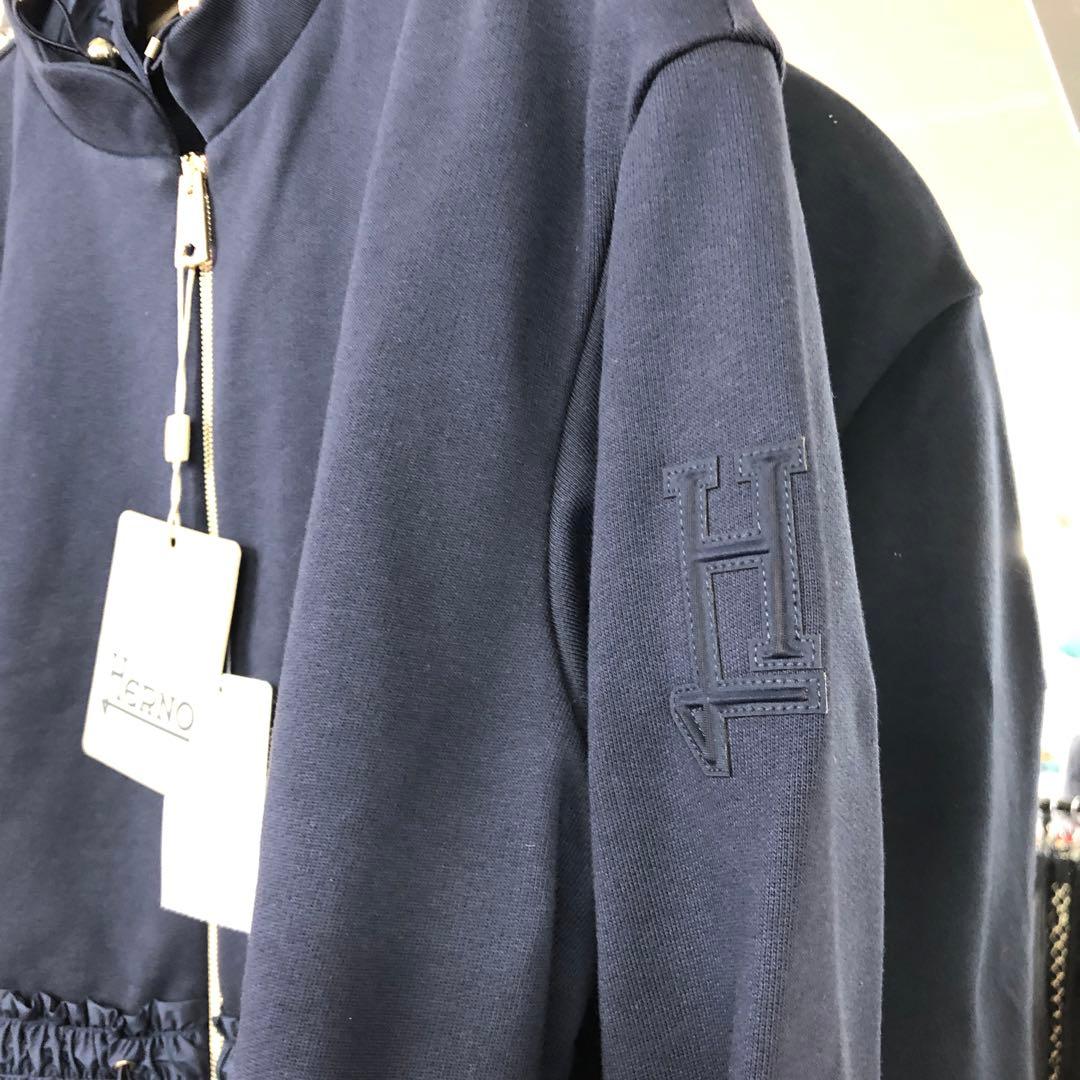 新品タグ付き Herno ヘルノ フード付きネイビーアウター ジャンパー　44