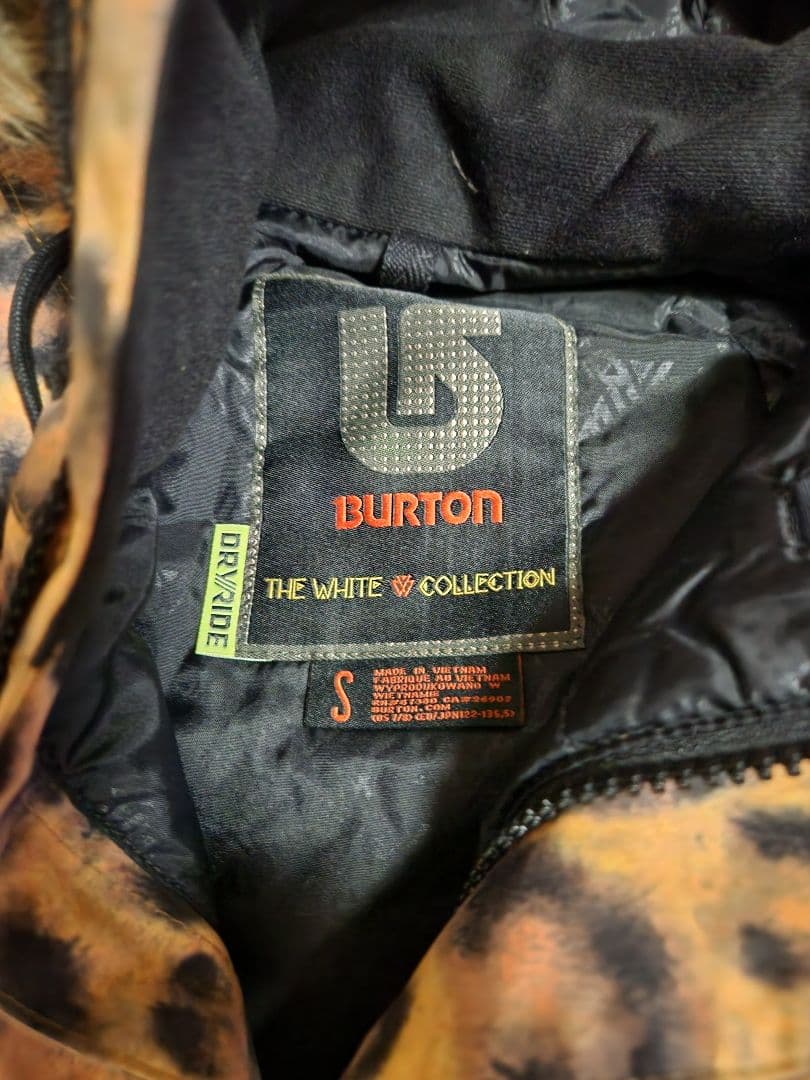 Burton ヒョウ柄　スノーボードウェア
