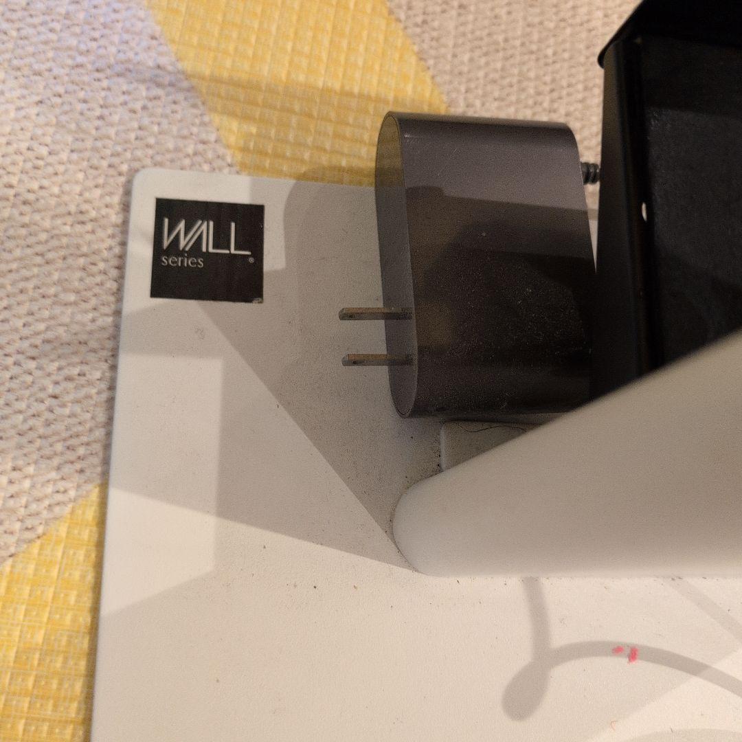 スタンド型ダイソン掃除機立て　充電器付き！ ホワイト