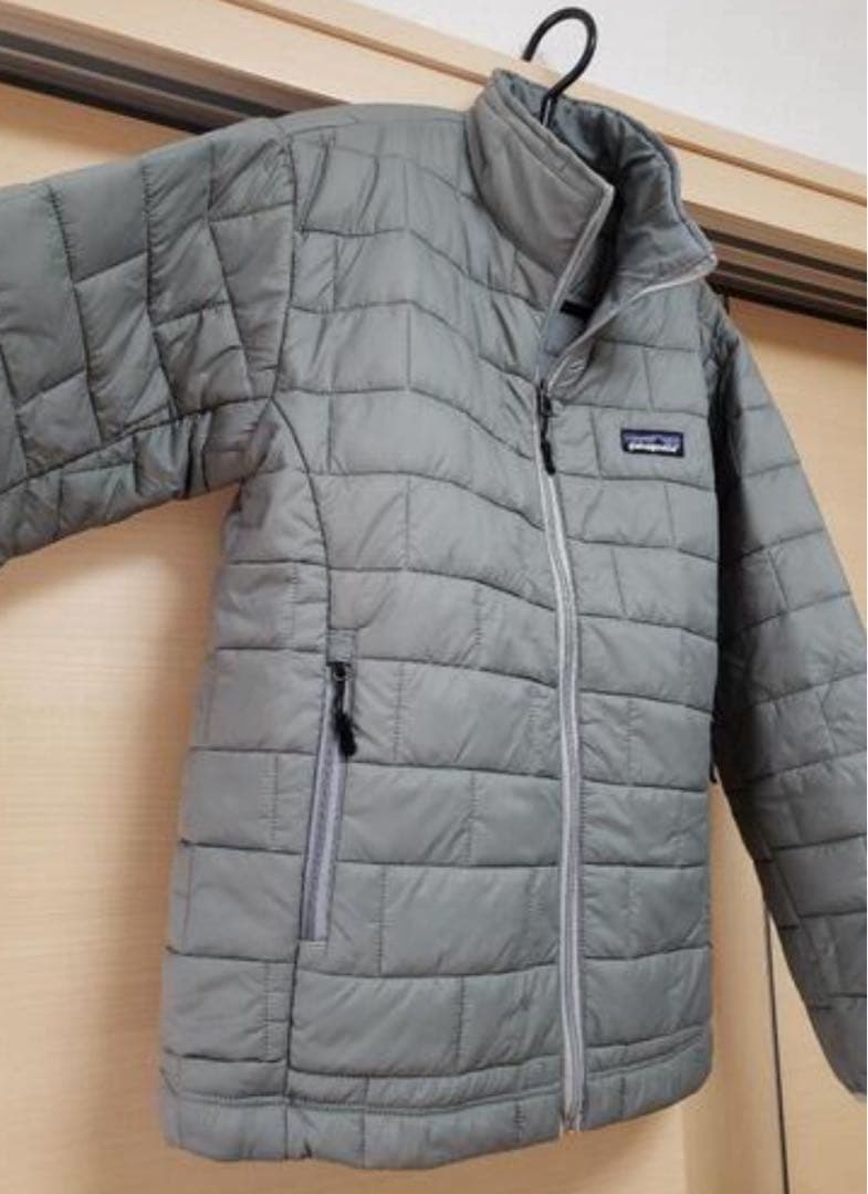 パタゴニア 中綿ジャケット グレー フルジップ 軽量 保温 アウトドア