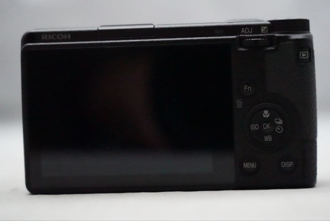 ☆付属品多数☆ リコー GR Ⅲx GRレンズ 26.1㎜ F=1:2.8