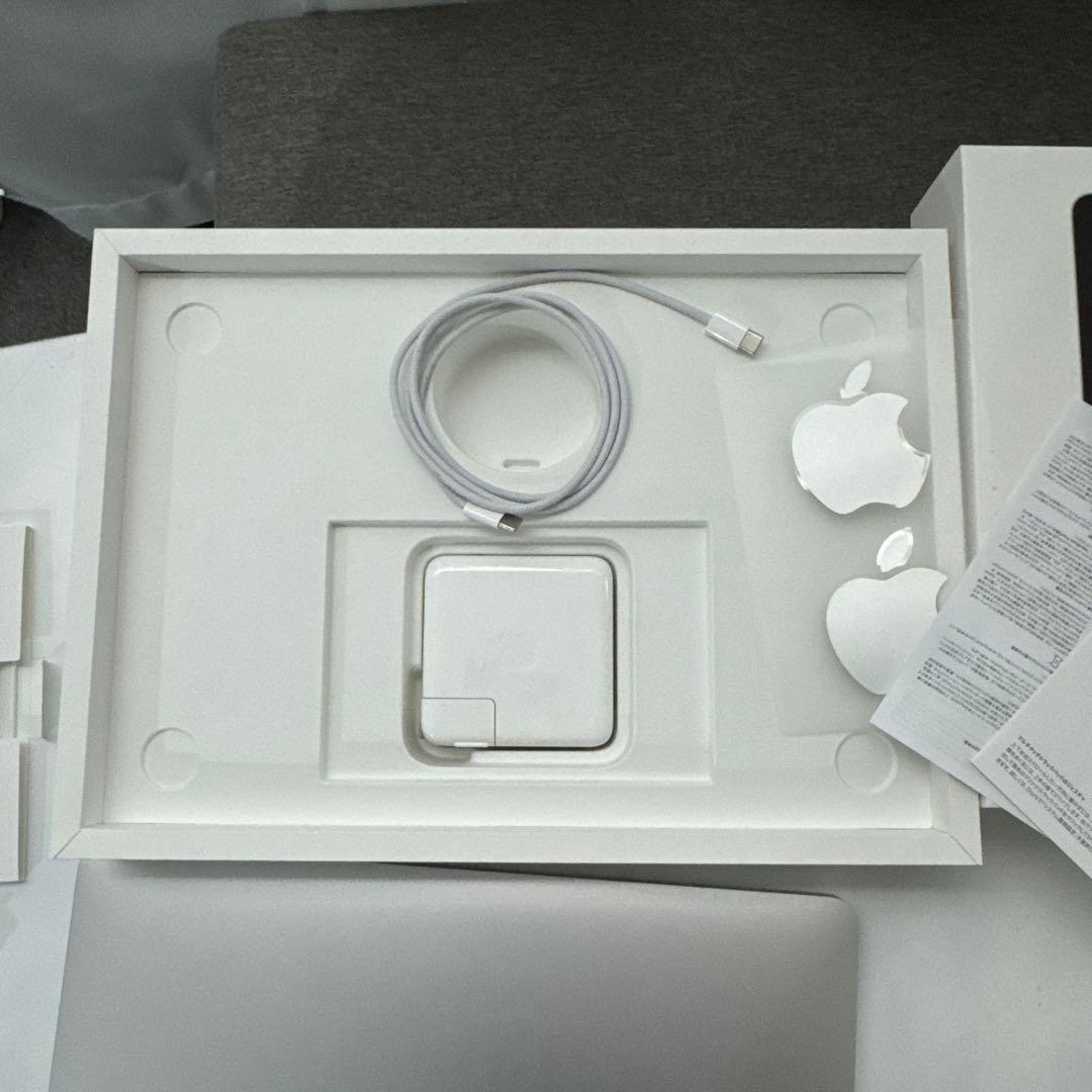 【美品】MacBook Pro 13インチ M2チップ シルバー 512GB