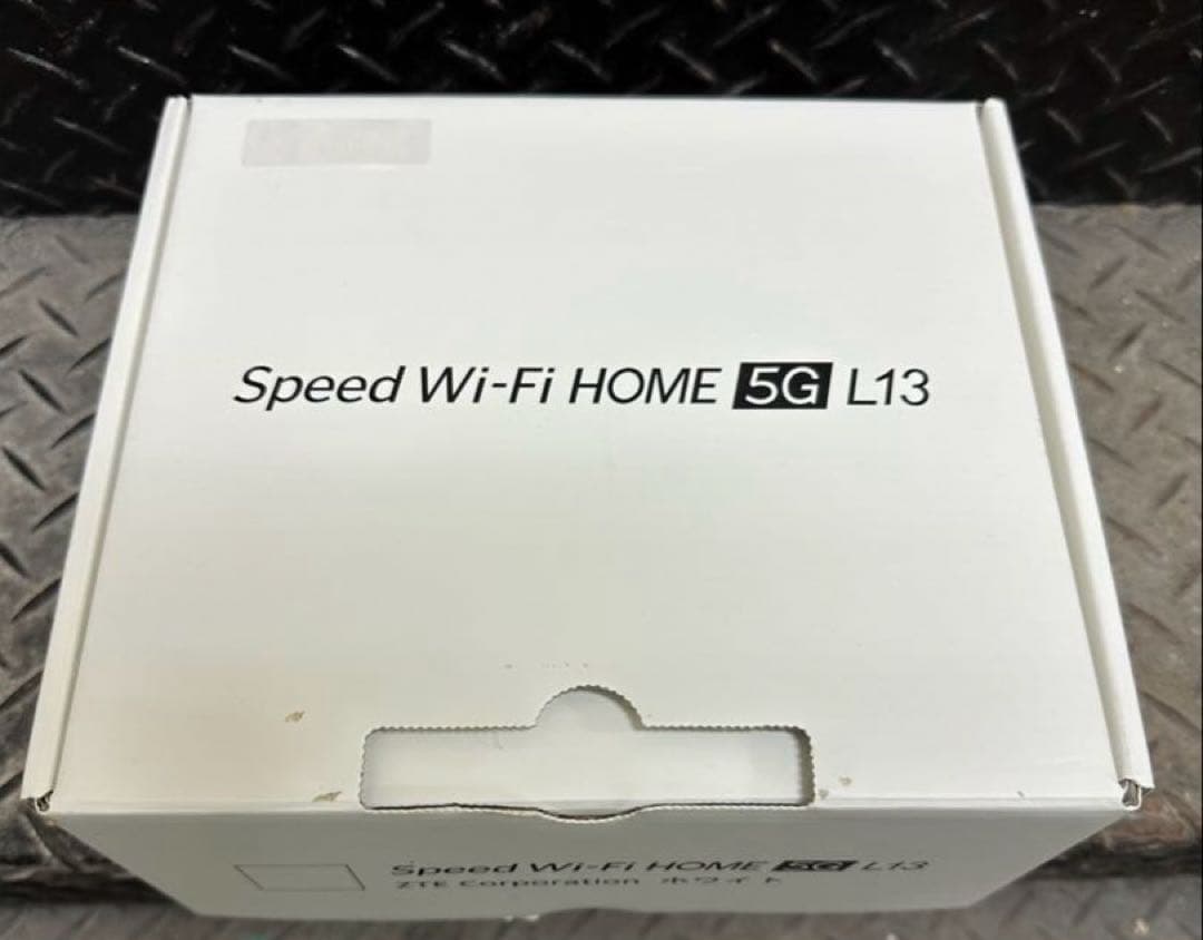 Speed Wi-Fi  5G L13 ZTR02 [ホワイト]