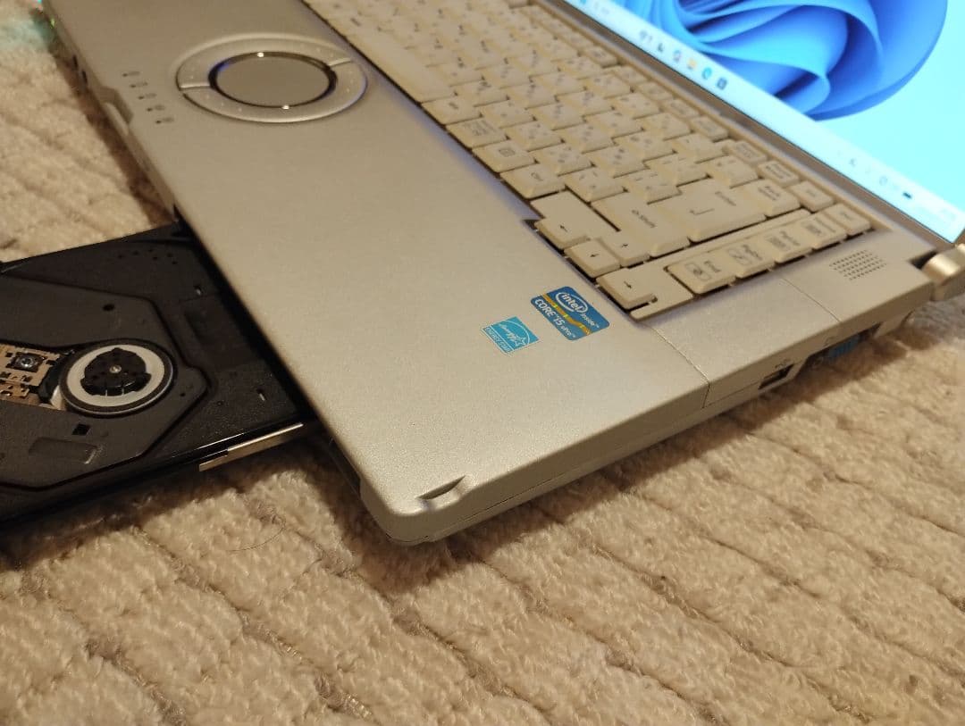 液晶画面15.6インチ8GB Panasonic CF-B11 SSD240GB