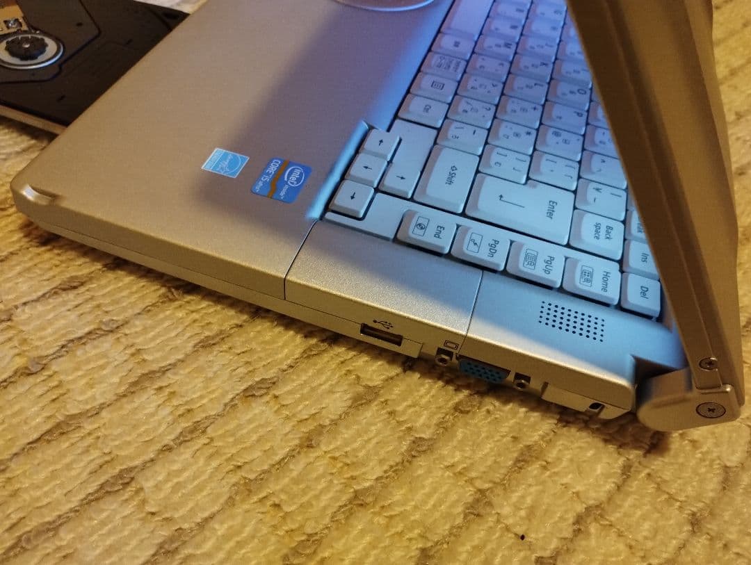 液晶画面15.6インチ8GB Panasonic CF-B11 SSD240GB