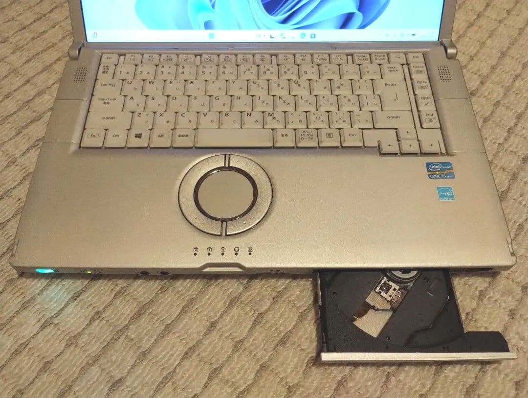 液晶画面15.6インチ8GB Panasonic CF-B11 SSD240GB