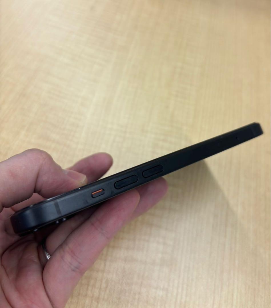 iPhone 15 128GB ブラック(バッテリー90%)