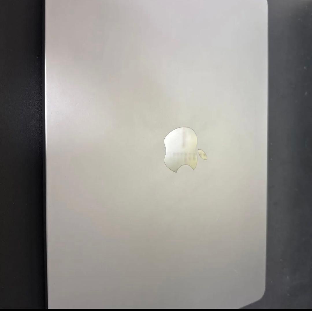 【美品】MacBook M2 16GB
