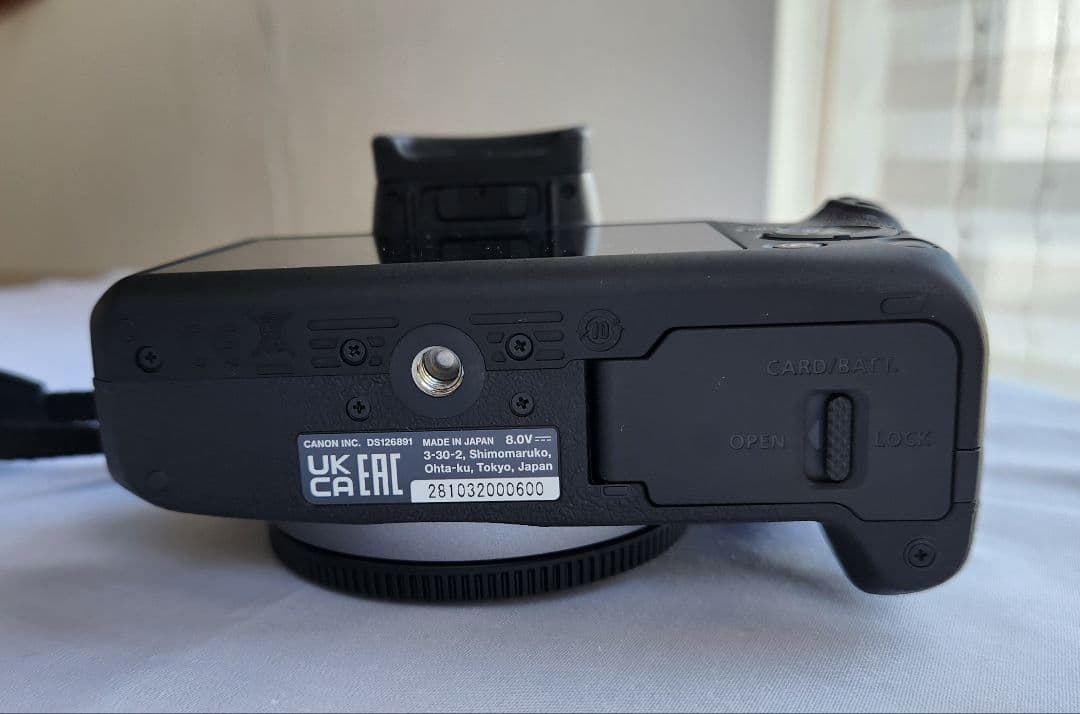 Canon EOS R100 ミラーレス一眼カメラ（レンズクリーニングセット付）