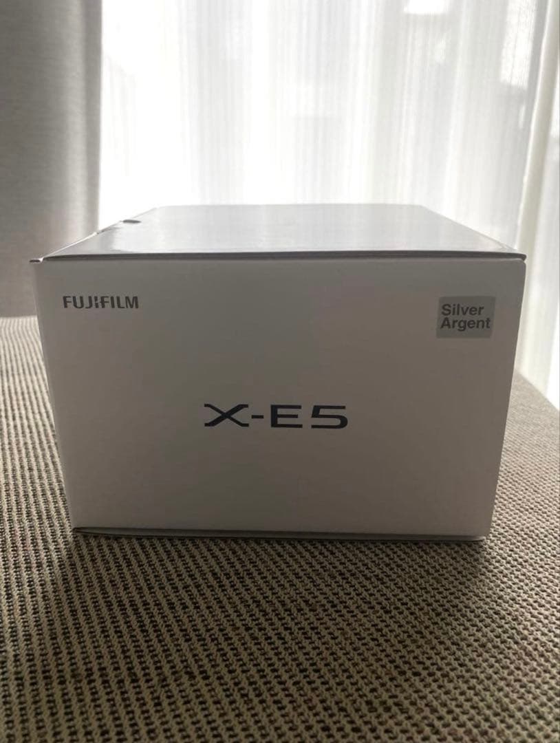 【最安値】FUJIFILM x-e5 ボディ単体　シルバー