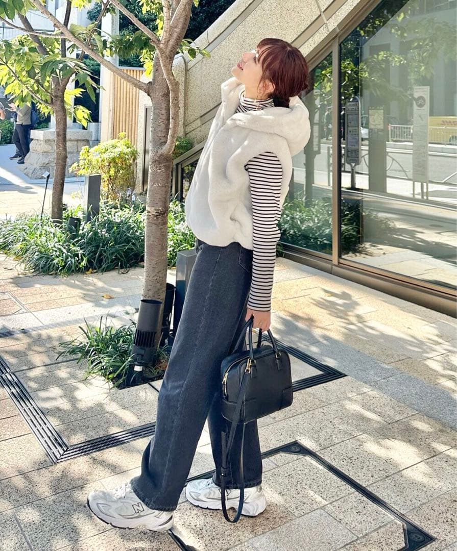 新品 ZARA フード付きフェイクファーベスト Sサイズ