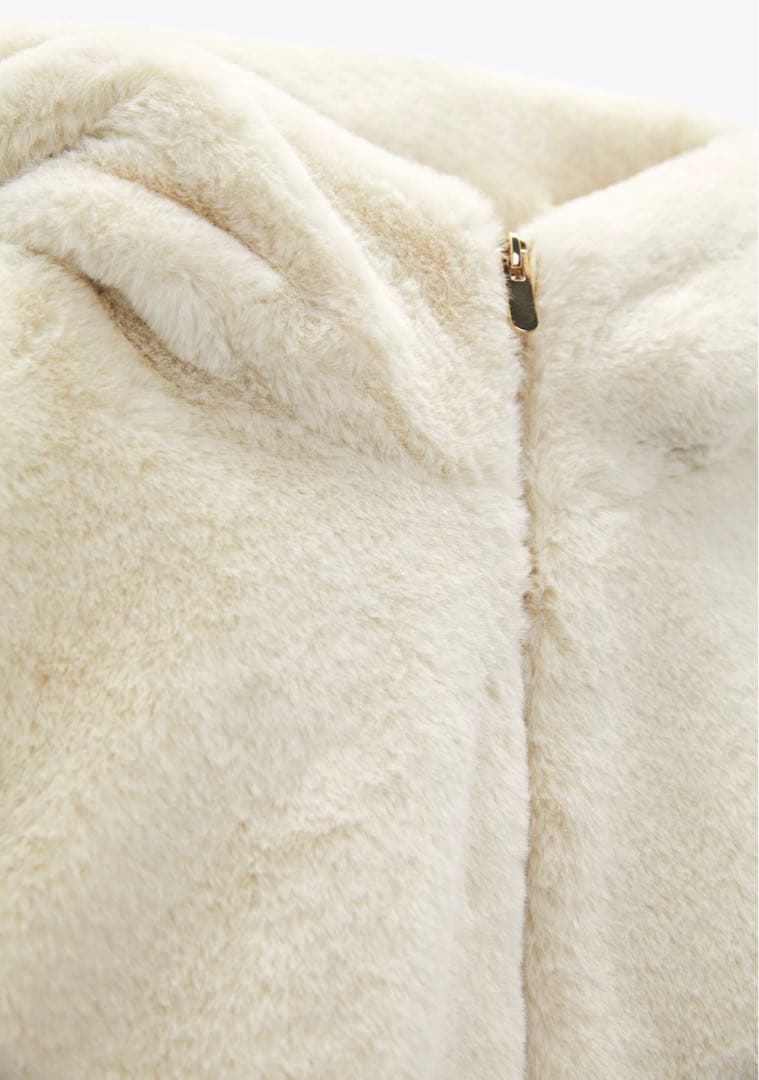 新品 ZARA フード付きフェイクファーベスト Sサイズ