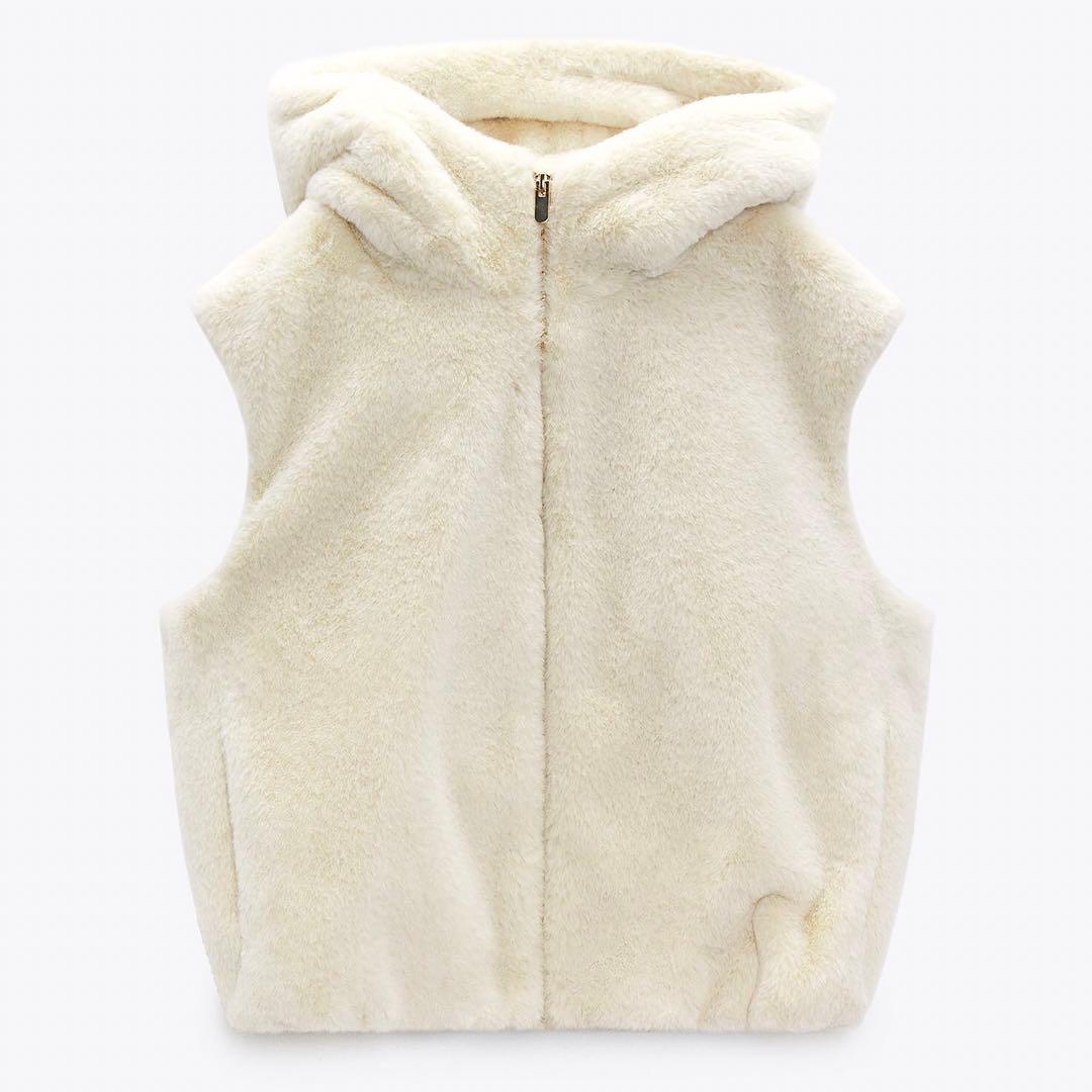 新品 ZARA フード付きフェイクファーベスト Sサイズ