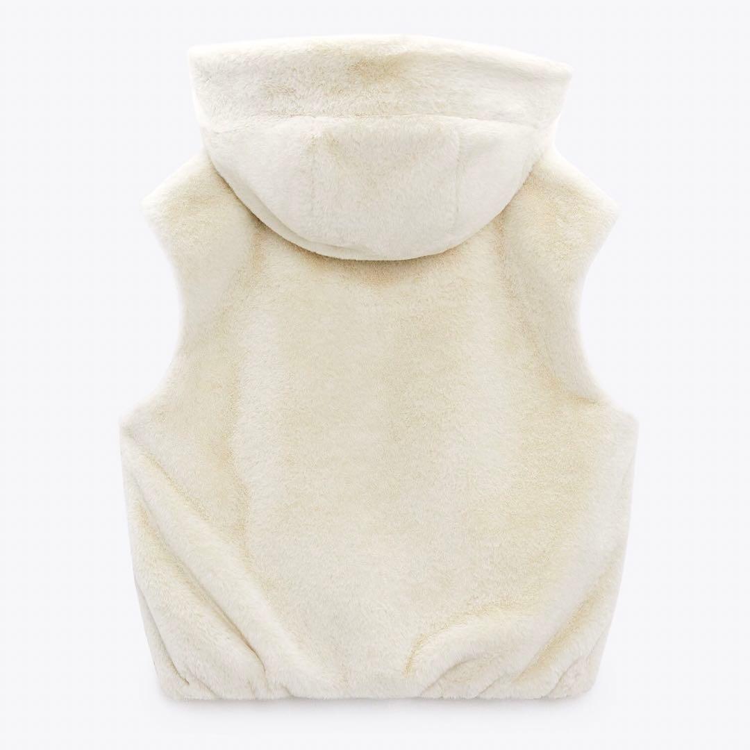 新品 ZARA フード付きフェイクファーベスト Sサイズ