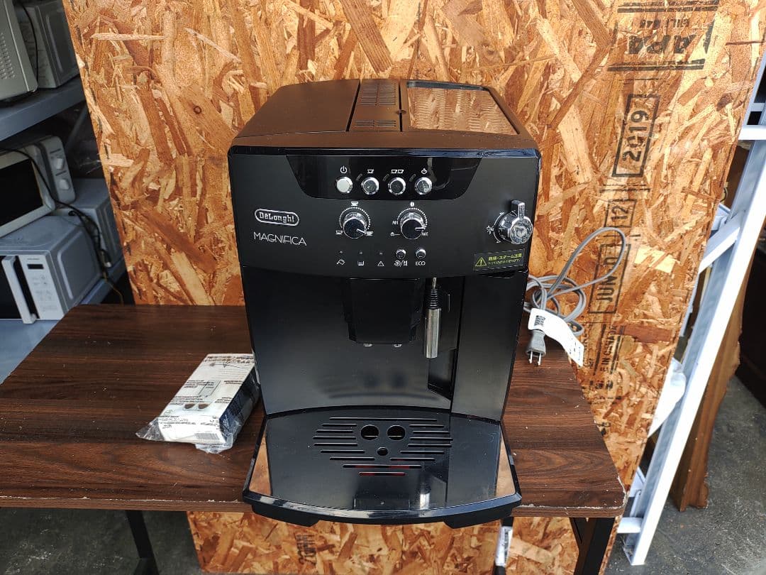 デロンギ全自動エスプレッソマシン マグニフィカSブラック ESAM04110ВН