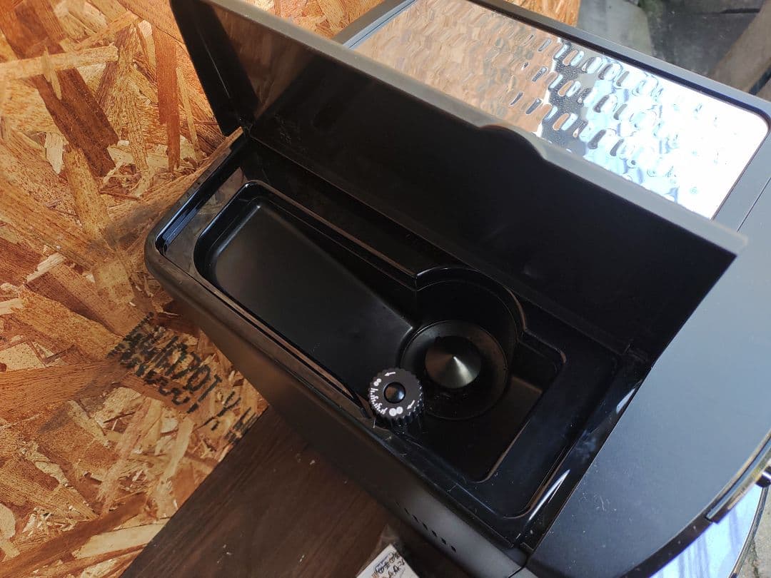 デロンギ全自動エスプレッソマシン マグニフィカSブラック ESAM04110ВН