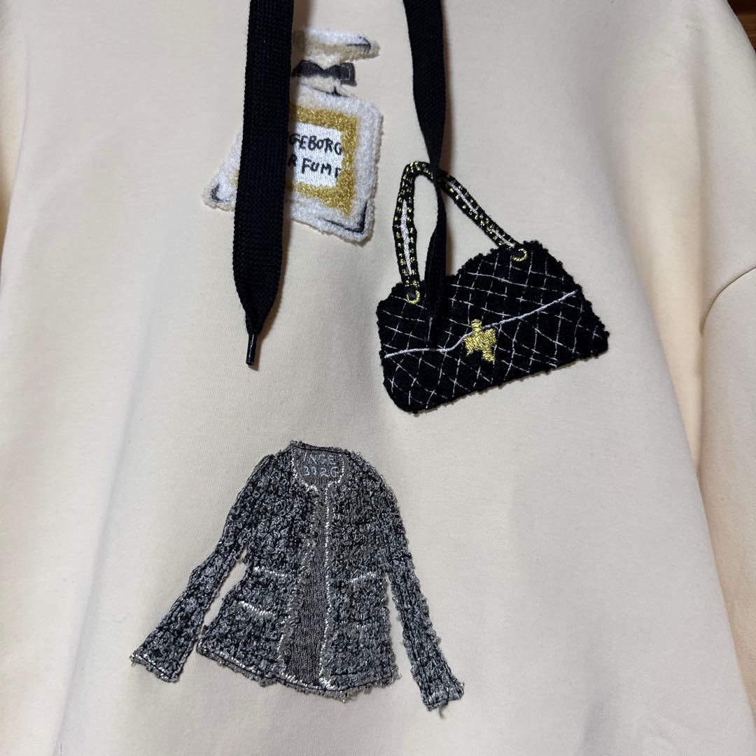 インゲボルグ　シグネチャーモチーフ刺繍フーディ