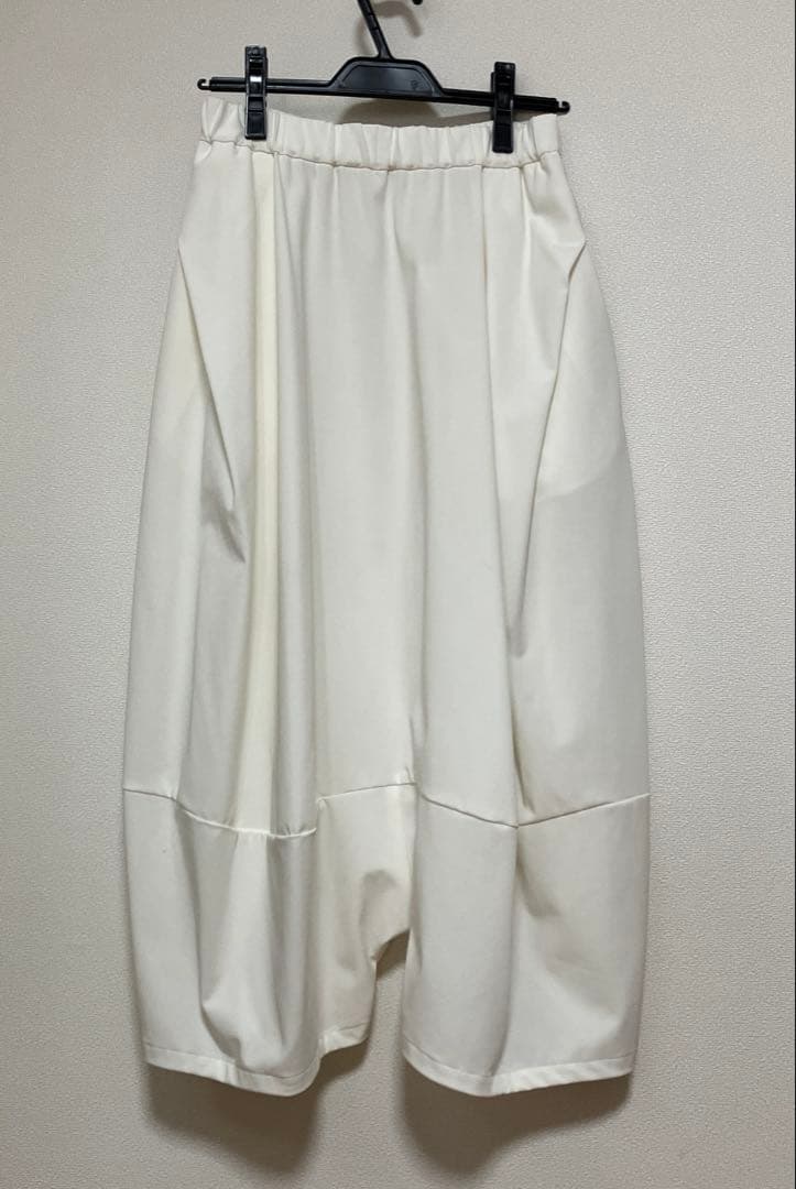最終のお値下げしました‼️芽風 ホワイトサルエルパンツ