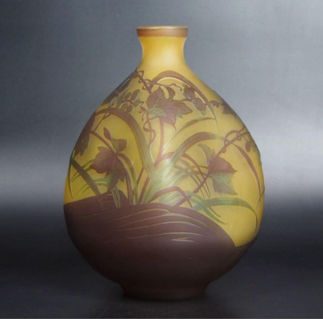 送料無料 時代物　被せガラス蔦葛文扁壺　花文花瓶　高さ23.5ｃｍ　共箱