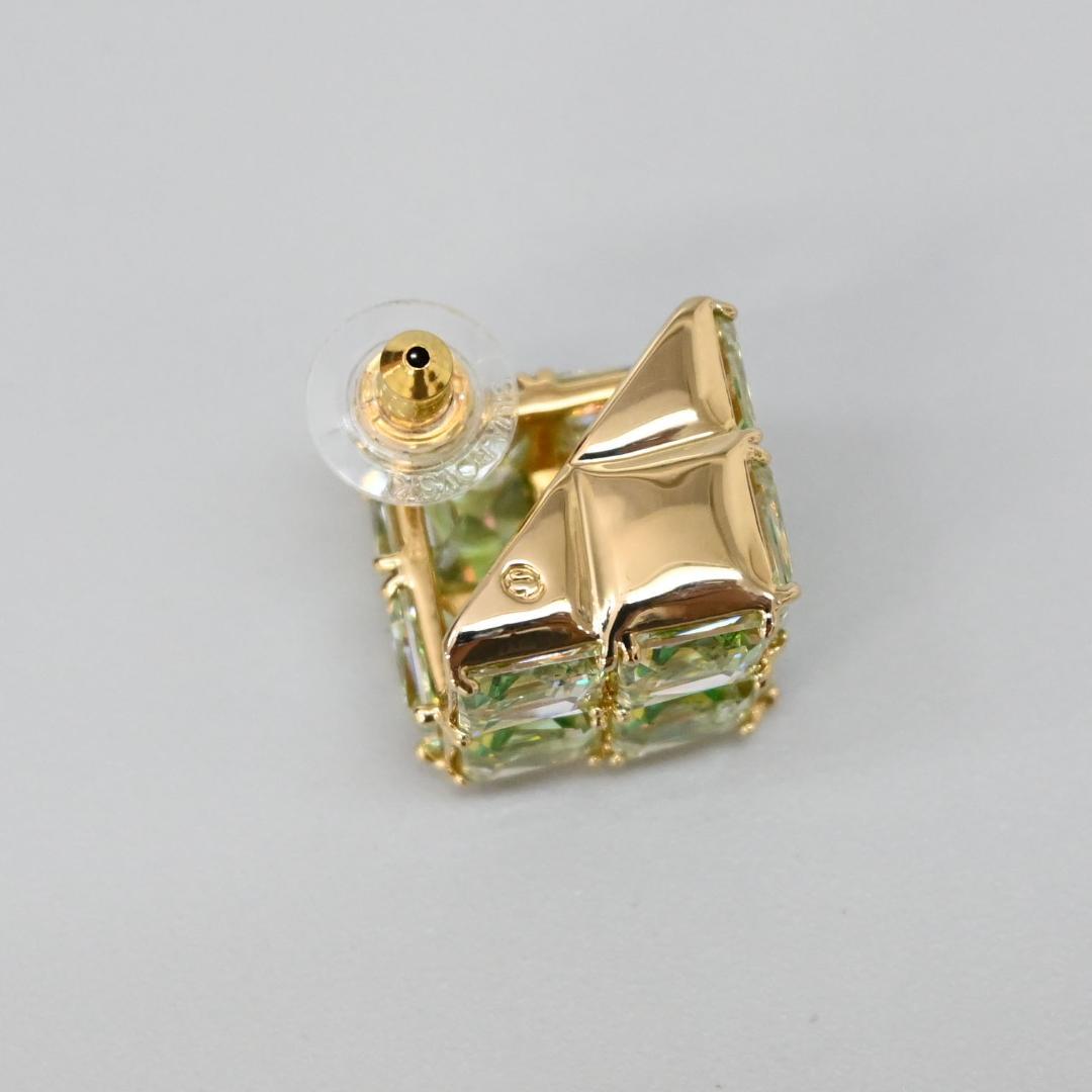 □ 46248★年 スワロフスキー ピアス 片耳 ライトグリーン クリスタル