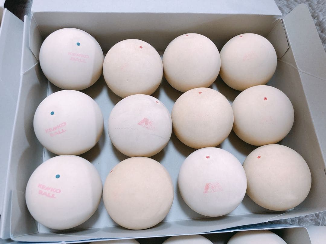ソフトテニス　ボール アカエム公認球、ケンコーボール公認球