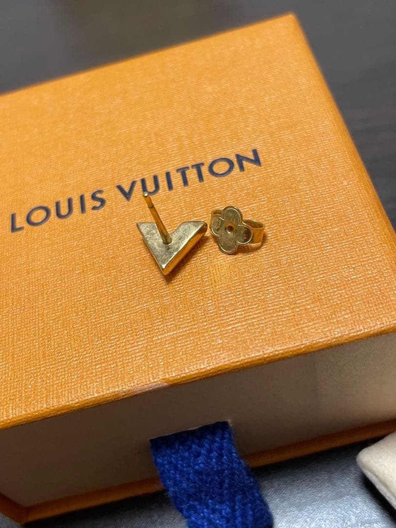 ルイ・ヴィトン　ピアスV (片耳用) ゴールド