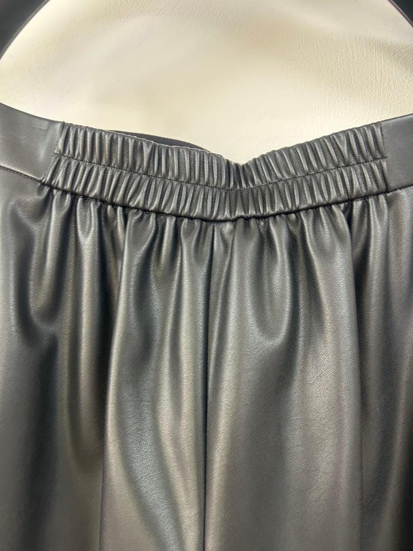 早い者勝ち【ルネ】ブラックレザー風ワイドパンツ