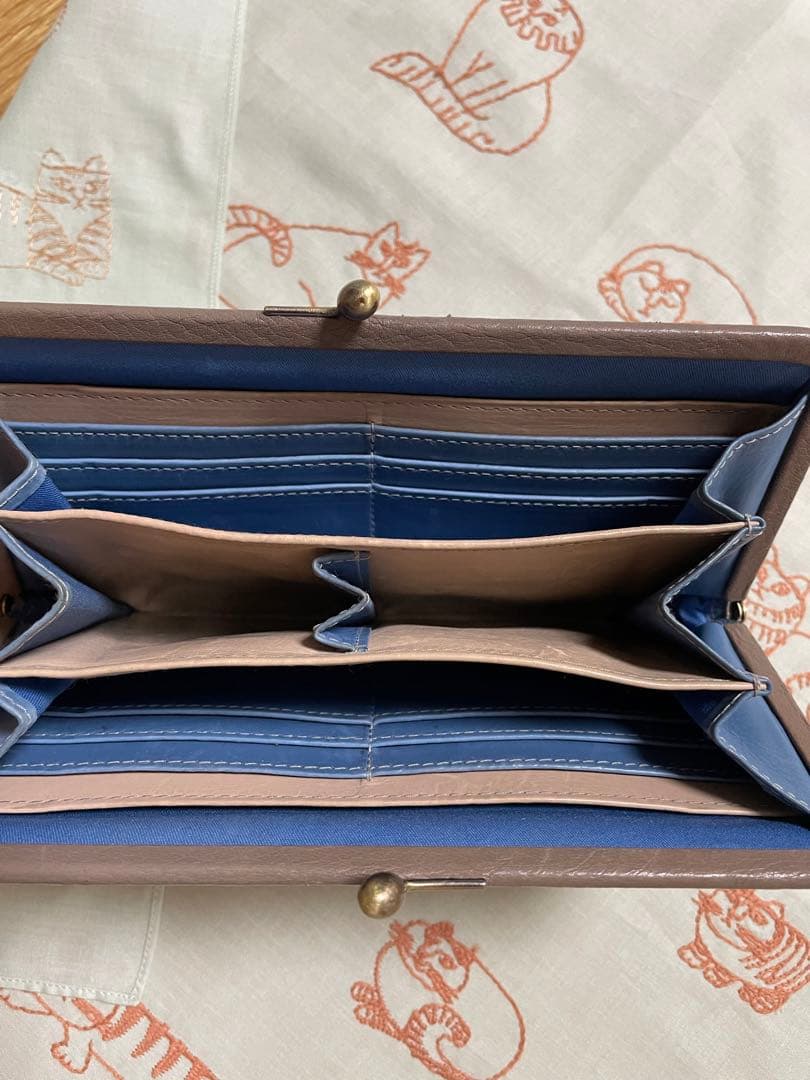 genten Lisa Larsonハリネズミ刺繍 長財布 ブラウン