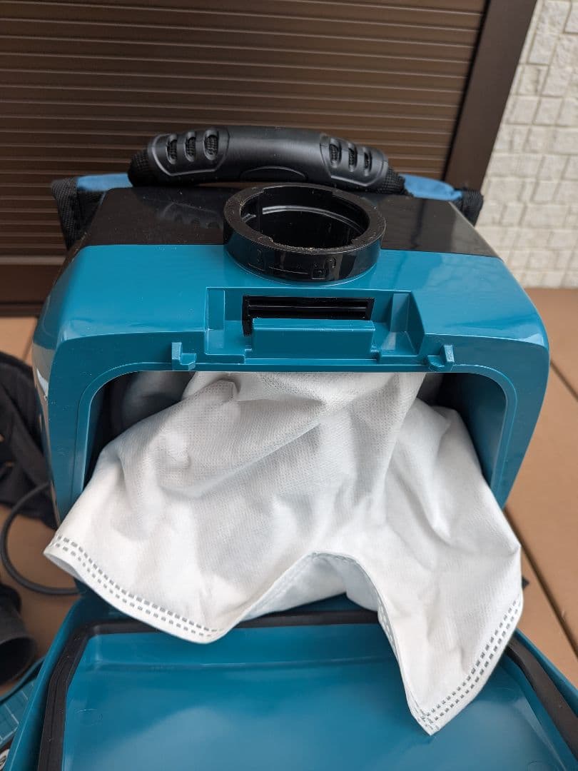 ​マキタ 18V+18V 充電式背負いクリーナー VC260D（本体・付属品）