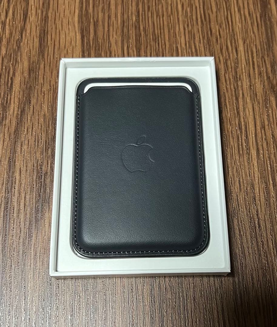 【新品未使用】iPhone Leather Wallet MagSafe