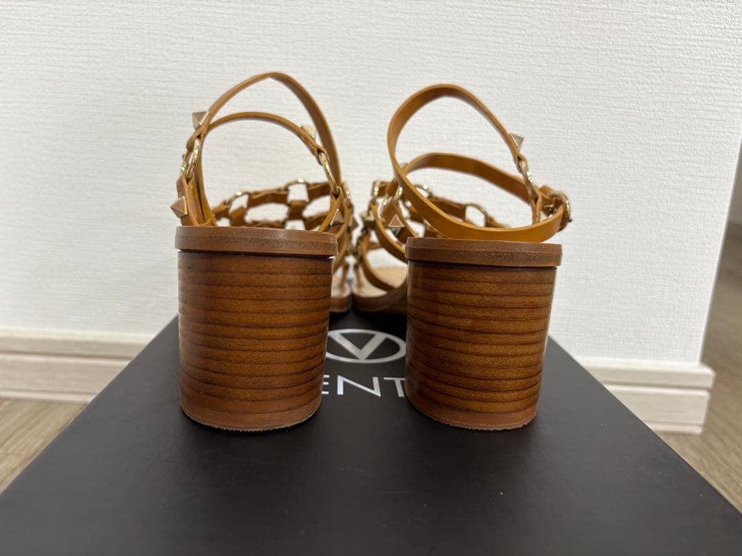 VALENTINO ロックスタッズ サンダル 37 24cm ヴァレンティノ