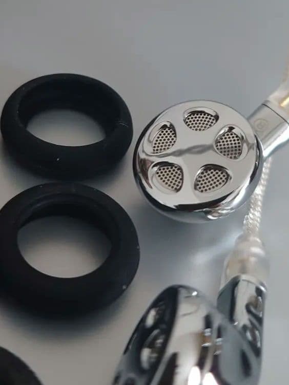 TRN Seahorse Pro イントラコンカ イヤホン　フラグシップ