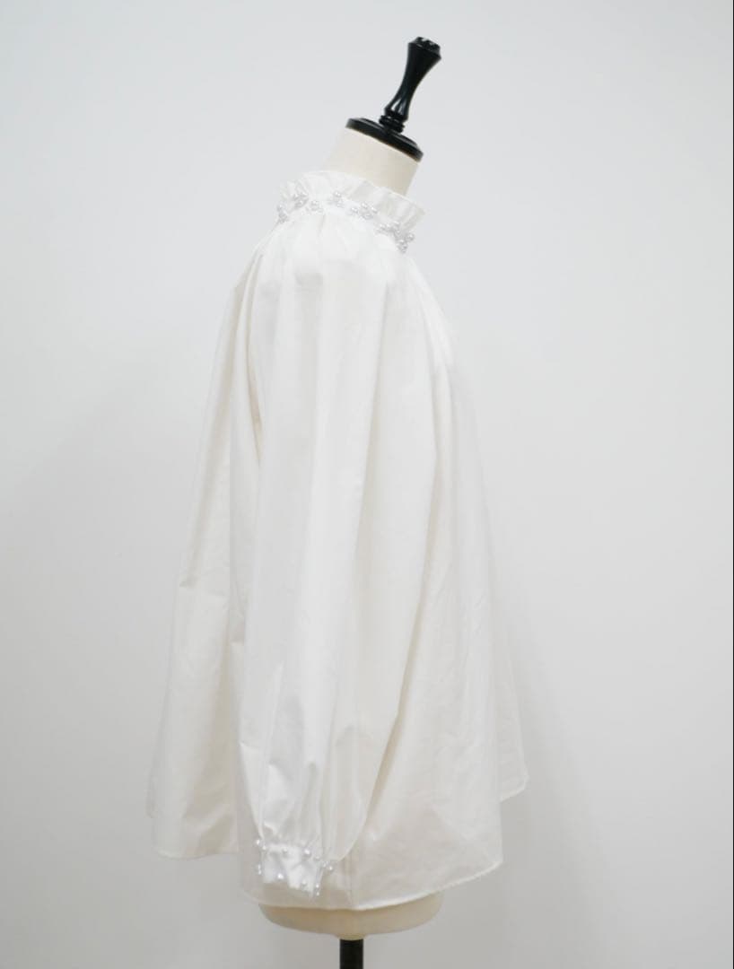 【Parum】2点おまとめ買いネックパールデザインフリルブラウス　ホワイト