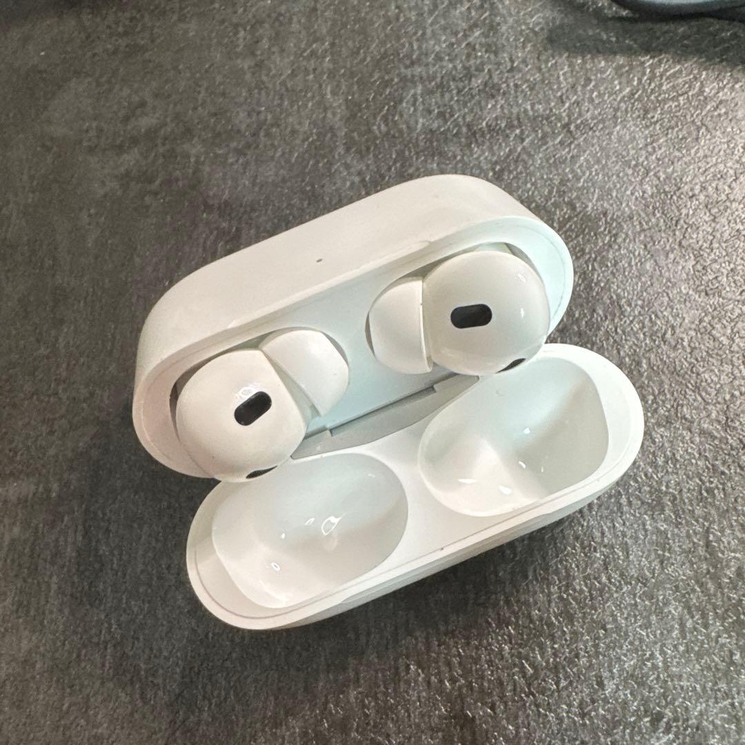 【ほぼ未使用美品】AirPods本体 ホワイト 充電ケース付