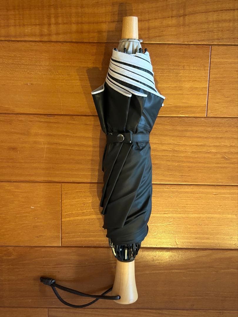 サンバリア100 折りたたみ日傘 2段折り　ベージュ