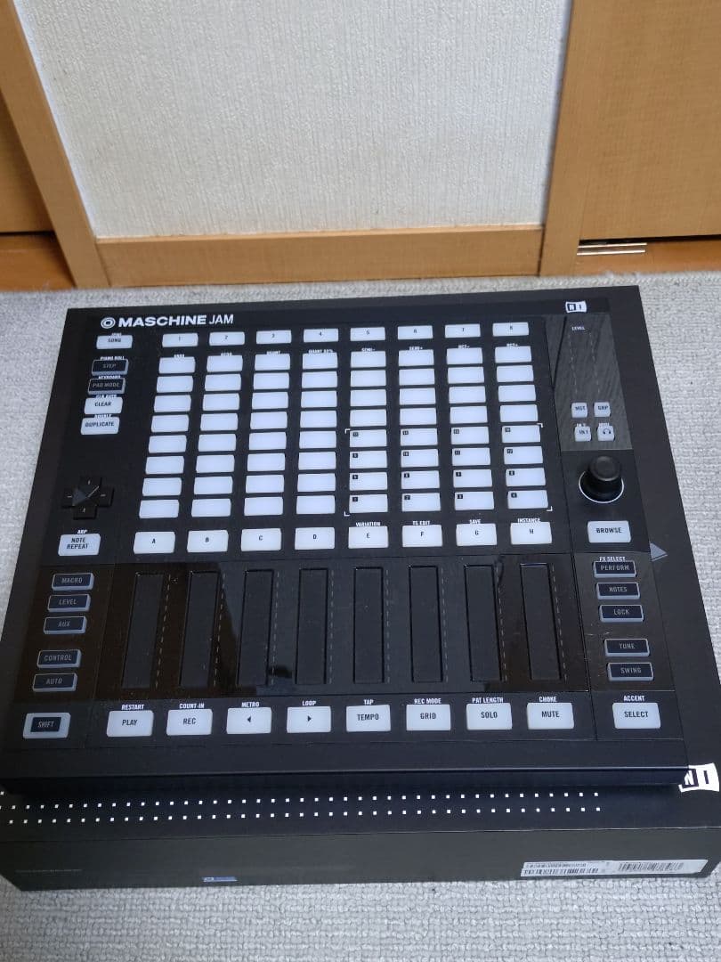 NI MASCHINE JAM 【禁煙・ワンオーナー品】