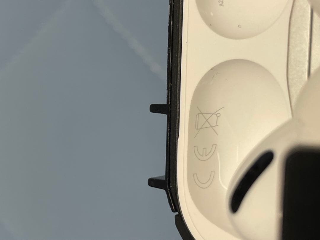 AirPods Pro 本体カバーケース充電ケーブル、イヤホンホルダー付き