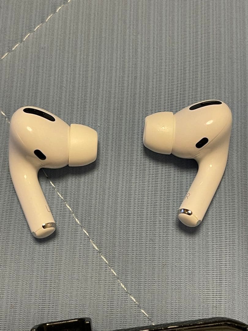 AirPods Pro 本体カバーケース充電ケーブル、イヤホンホルダー付き