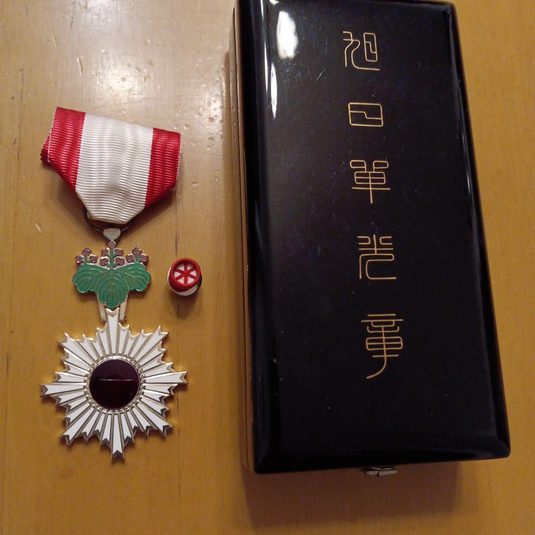 【激レア 極美品】旭日単光章 現行タイプ 改正後新型 純銀製　勲章 旧 勲六等